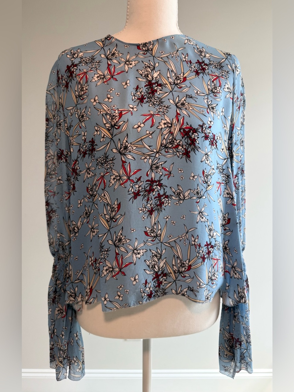 INTERMIX 100% Silk Blue Floral Long-Sleeve Blouse Size Medium